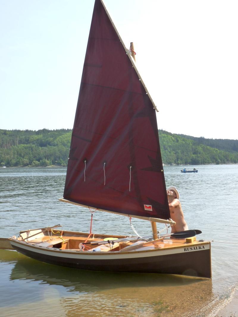 Rigging pretty Rusalka for a day's sail